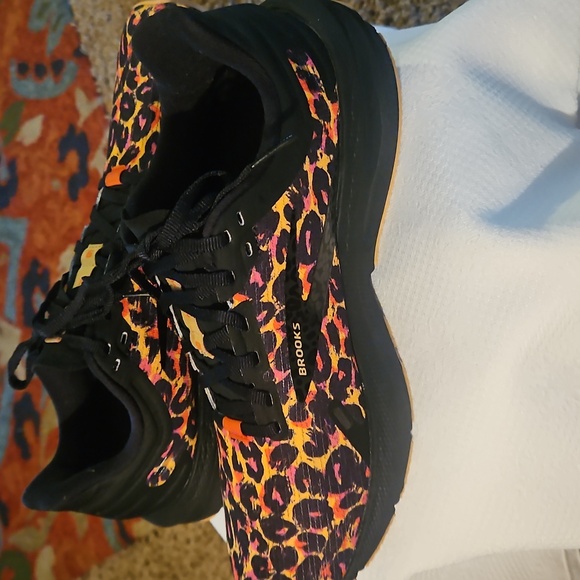 Brooks Launch  9 Leopard Print Running Shoes Women's Sz 10 - Picture 2 of 7